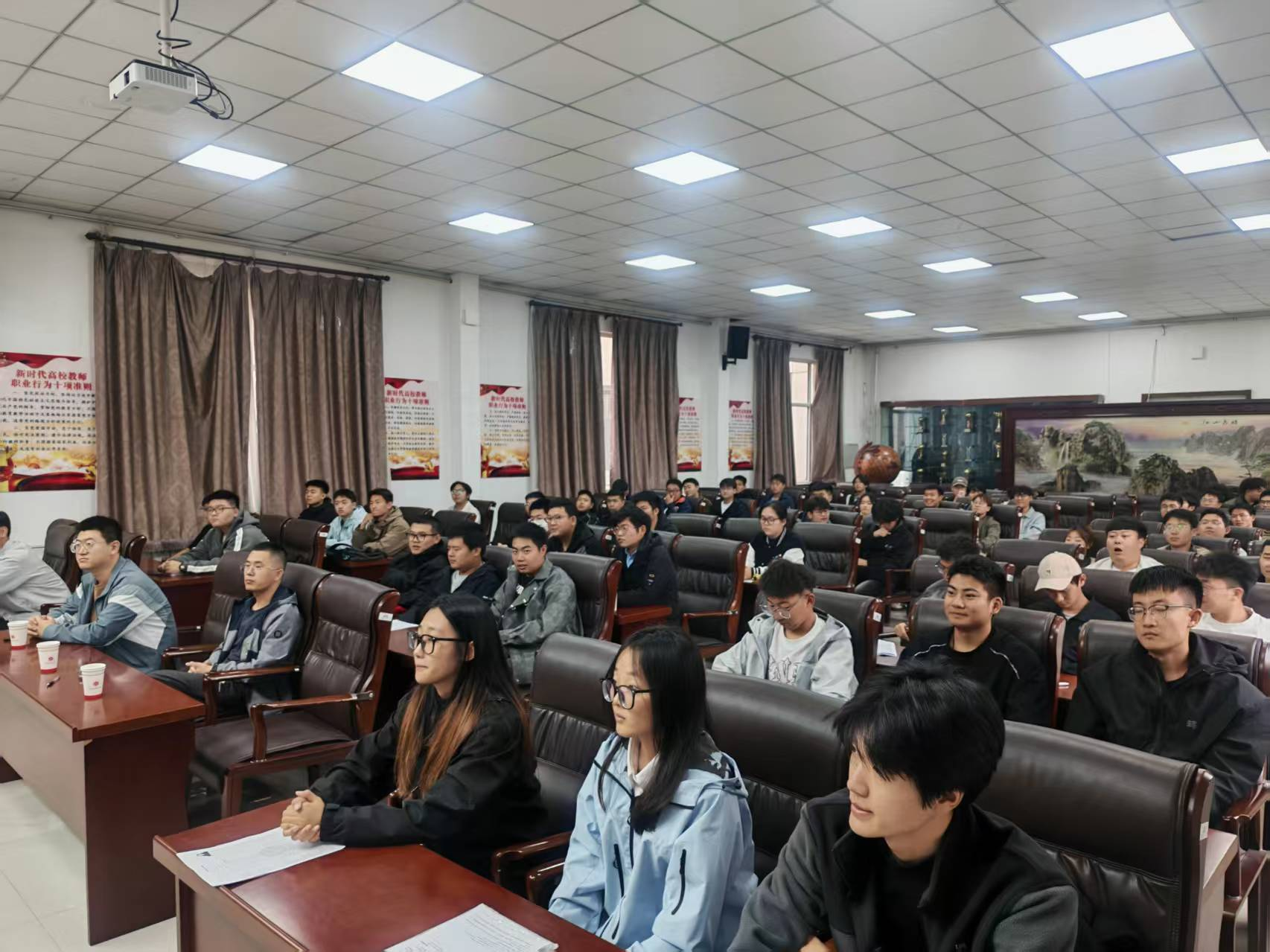 allwincity万象城召开内蒙古多金矿业集团股份有限公司现场宣讲会